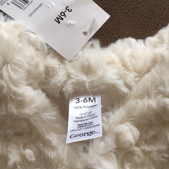 ๐ 4/$30 NWT Girls Faux Fur Shawl - Picture 4 of 5